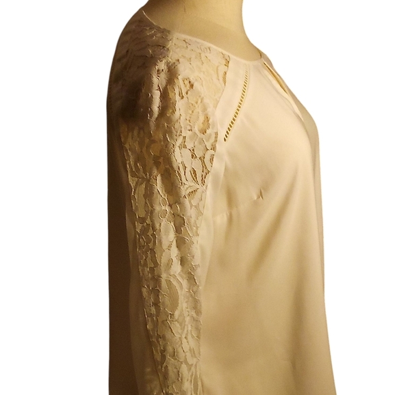 Express- Cream Colored Top, Lace Shoulders, Arms & Trim. 3/4 Sleeves, Size M - Picture 9 of 14